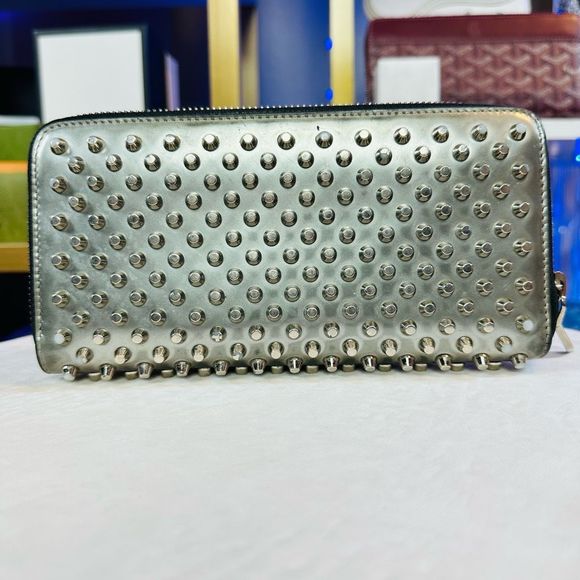 🧧SOLD🧧CHRISTIAN LOUBOUTIN Panettone silver leather studded zip wallet - Picture 12 of 12
